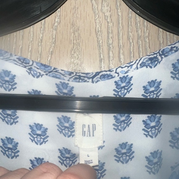 GAP Blouse - Picture 2 of 3
